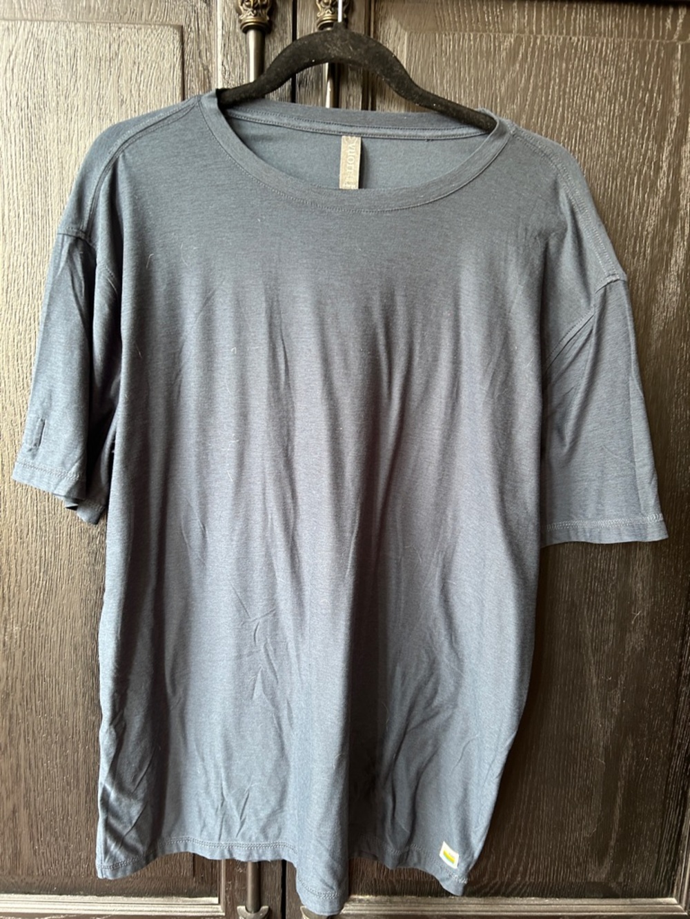 Vuori Men's Crew T-Shirt in Slate Blue EUC!